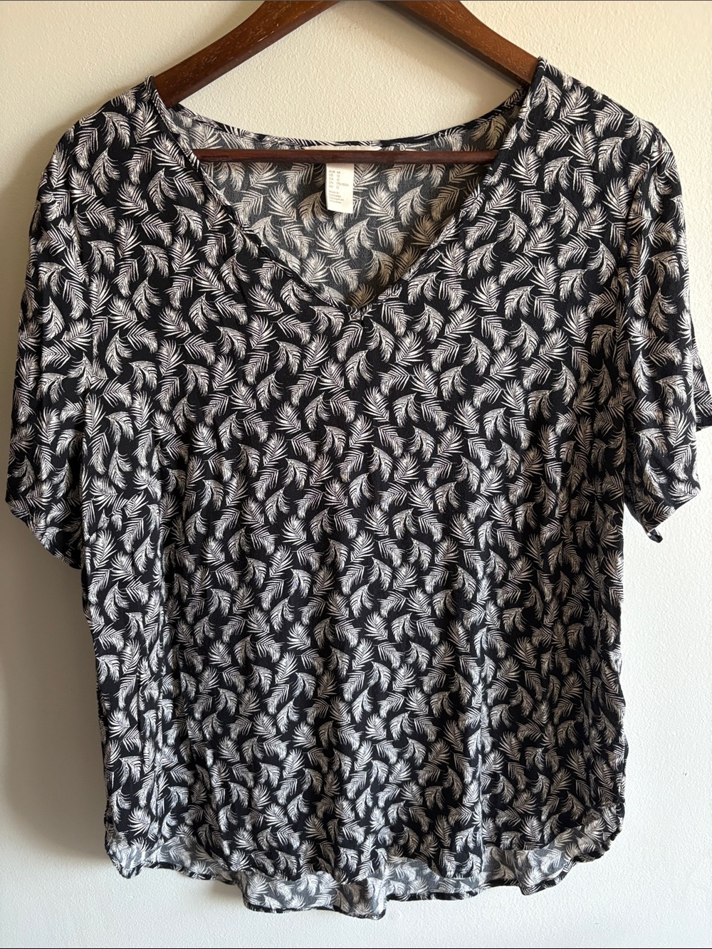 H&M Black White Tropical Leaf Print Blouse Size 12 Short Sleeve
